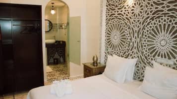 Double Room, Courtyard View | Blackout drapes, soundproofing, iron/ironing board, free WiFi