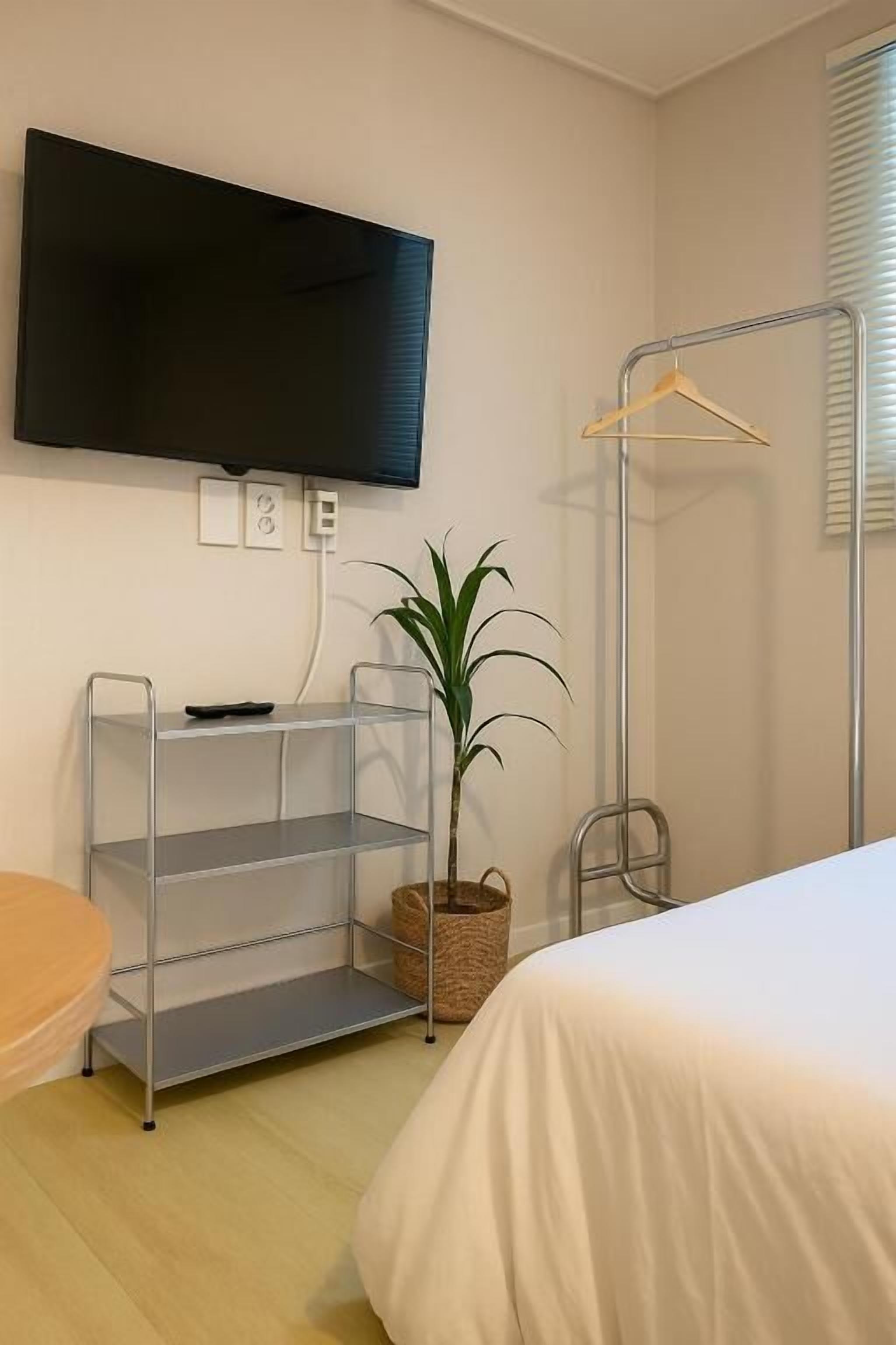 Basic Double Room | Laptop workspace, free WiFi