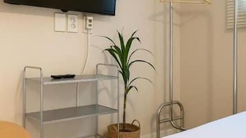 Quarto casal básico | Espaço de trabalho para notebook, Wi-Fi de cortesia