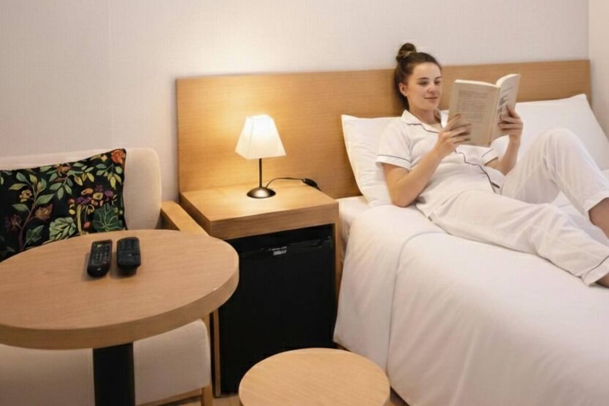 Habitación básica doble | Espacio para trabajar con un portátil y wifi gratis