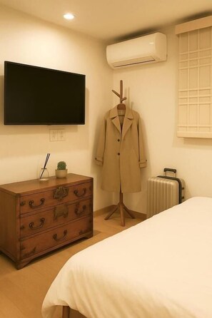 Habitación Confort doble | Espacio para trabajar con un portátil y wifi gratis