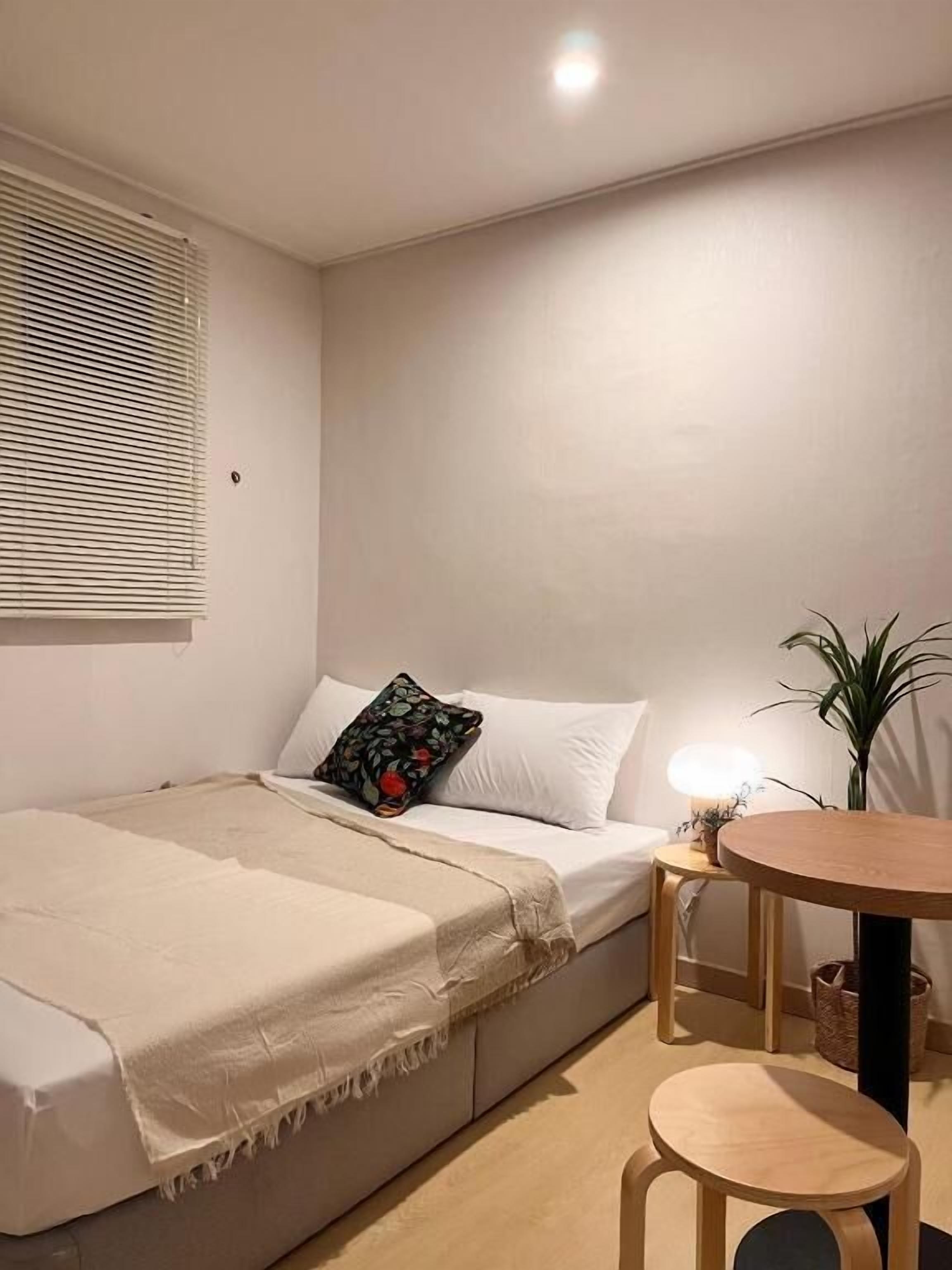 Standard Double Room | Laptop workspace, free WiFi