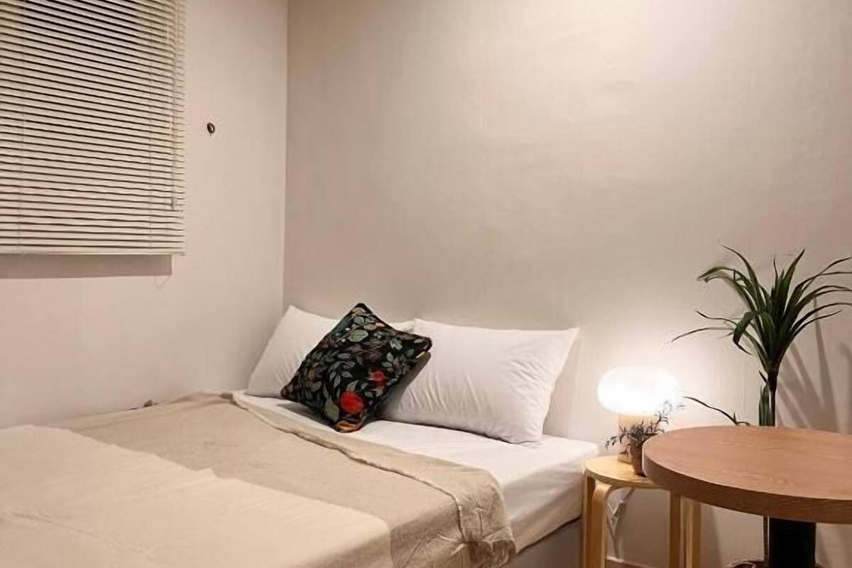 Standard Double Room | Laptop workspace, free WiFi
