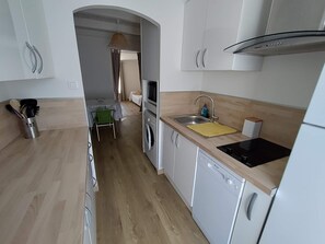Private kitchen - DIRECT BEACH ACCESS HOUSE WITH TERRACE (Poggio-Mezzana)