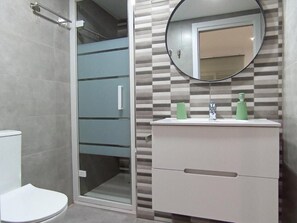Hair dryer, towels, soap, toilet paper - Charming studio in the center of Malaga, close to train and bus station. (Malaga)
