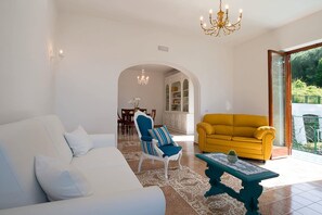 TV - Villa Sam with pool and sea view - My Rental Homes (Piano Di Sorrento)