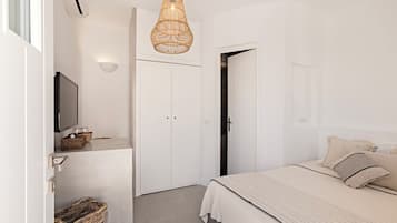 Dobbeltrom – comfort, terrasse, hageutsikt | Safe på rommet, blendingsgardiner, lydisolert og strykejern/-brett