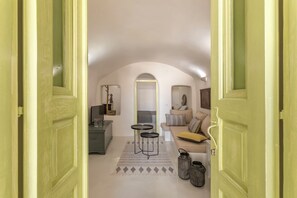 Traditional House, Courtyard View | Living area - Casa Grande Santorini (Megalochori)