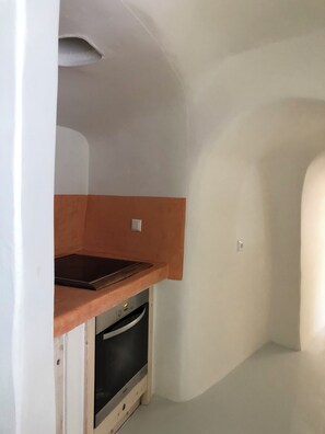Traditional House, Courtyard View | Private kitchen - Casa Grande Santorini (Megalochori)
