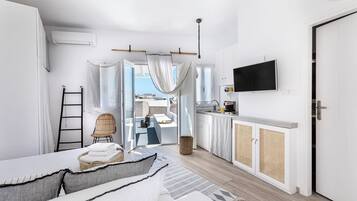 Traditional Studio Suite, City View | Peti besi dalam bilik, langsir/tirai gelap terus, kalis bunyi