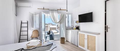 Traditional Studio Suite, City View