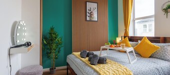 Stylish 3-Bed Apartment with Side Sea View in Bognor Regis