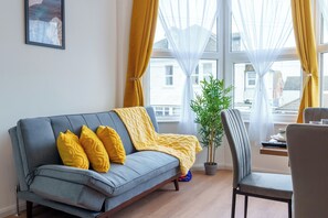 Living area - Stylish 3-Bed Apartment with Side Sea View in Bognor Regis (Bognor Regis)