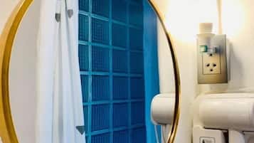 Shower pijat air, perlengkapan mandi desainer, dan pengering rambut