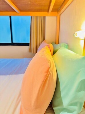 Egyptian cotton sheets, premium bedding, down duvets, memory-foam beds - Lazy Sunday Khaosan Hotel (Bangkok)