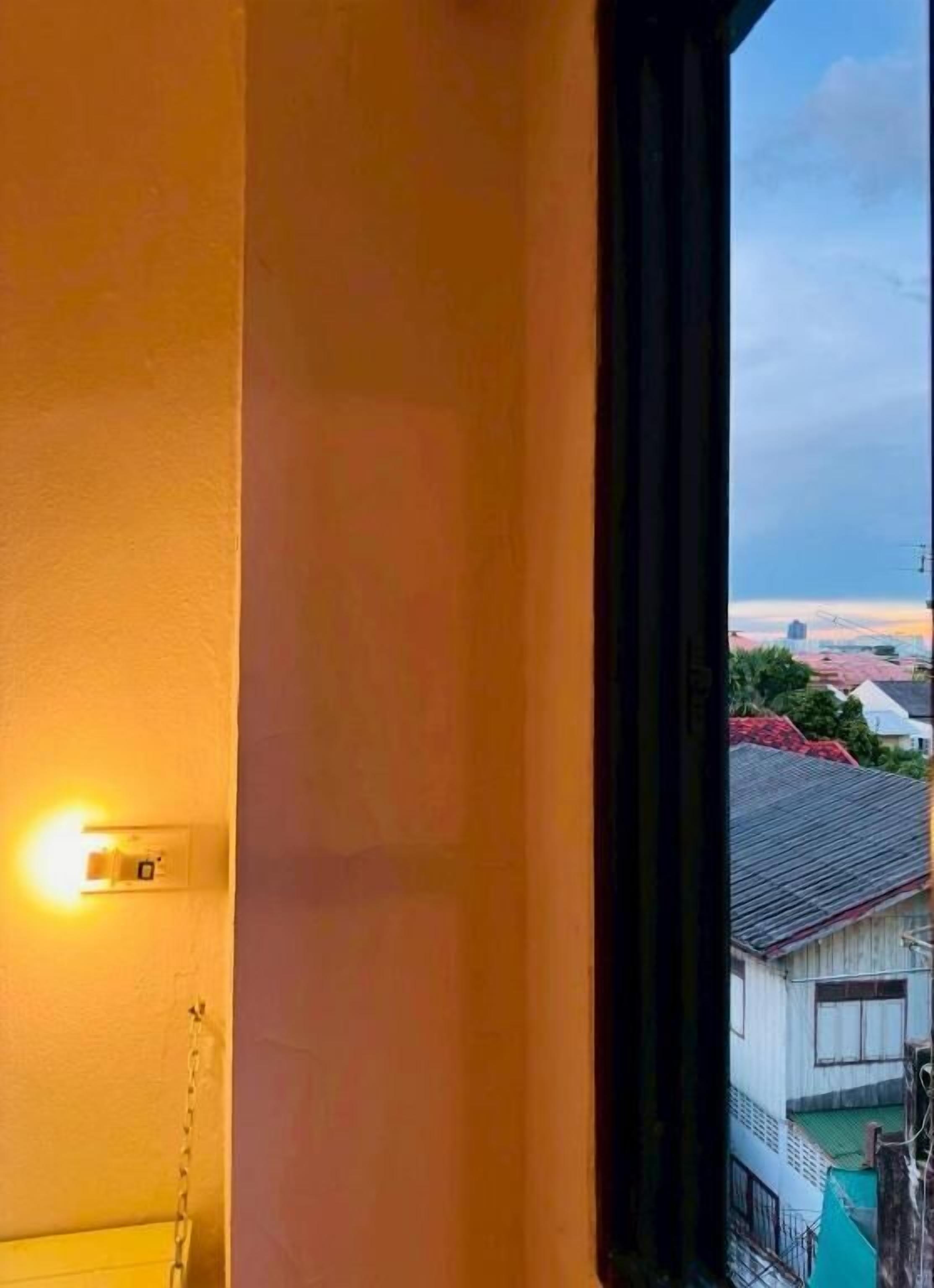 Hydromassage showerhead, designer toiletries, hair dryer, bathrobes