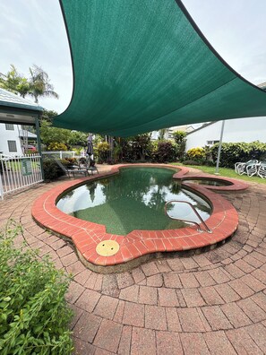 Outdoor pool - Perfect escape right at the beach with restaurants and cafes at your doorstep. (Trinity Beach)