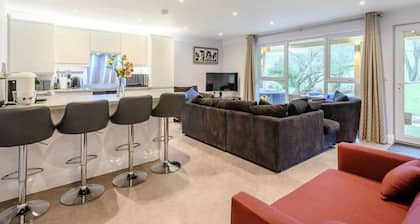 A combination of 2 adjacent holiday lets, sleeps max 9, WiFi, parking, 2 HotTubs