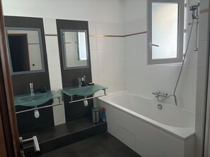 Hair dryer - Villa with infinity pool and breathtaking views near Béziers and beaches (autignac)