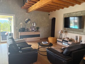 Living area - Villa with infinity pool and breathtaking views near Béziers and beaches (autignac)