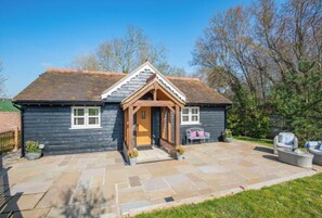 Terrace/patio - The Gate Lodge - One Bed Cottage - Pet Free - Nr Finchingfield & Saffron Walden (Little Bardfield)