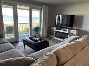 TV - Oceanfront Condo sleeps 4 (Old Orchard Beach)