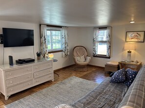 TV - 3 Bedroom house in Camp Ellis (Saco)