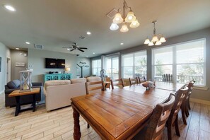 Dining - Dog Friendly Short Walk To The Beach & Lagoon Pool (Gulf Shores)