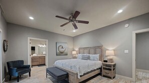 4 bedrooms, iron/ironing board, WiFi, bed sheets - Dog Friendly Short Walk To The Beach & Lagoon Pool (Gulf Shores)