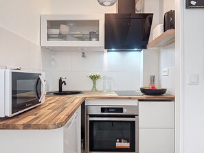 Fridge, microwave, cookware/dishes/utensils - Apartment Sand by Interhome (Deauville-Trouville)
