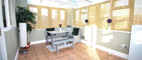 Bungalow, 3 Bedrooms, Patio, Garden View | Dining