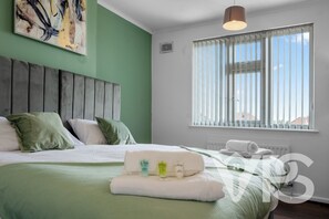 3 bedrooms, iron/ironing board, WiFi, bed sheets