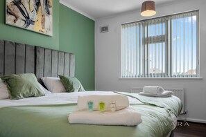3 bedrooms, iron/ironing board, WiFi, bed sheets