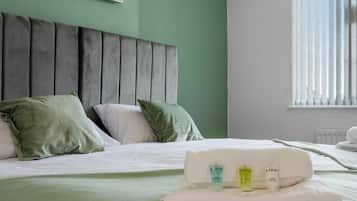 3 bedrooms, iron/ironing board, WiFi, bed sheets