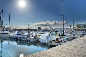 Luokittelematon kuva, 4 kautta 22, painike