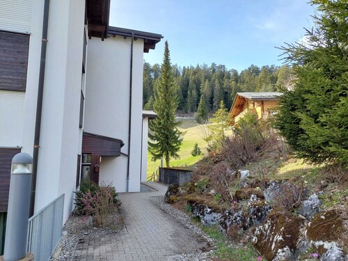 Summer apartment in Laax Murschetg, quiet location, 2 min. to the gondola, with balcony