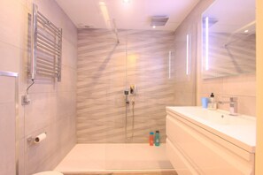 Apartment | Bathroom - Modern Beach Penthouse (Marbella)