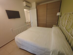 公寓客房, 廚房, 海景 | 免費無線上網、床單