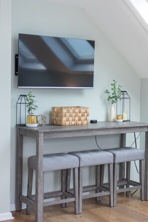 Dining - Ocean City 2BR Condo | Walk to Beach | Sleeps 6 (Ocean City)
