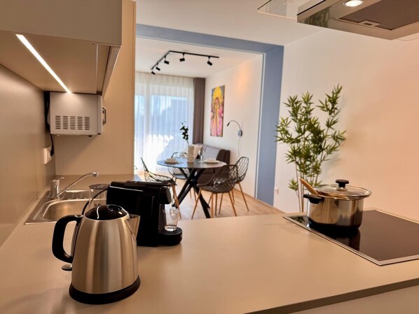 Superior Apartment, Balcony | Private kitchen | Full-sized fridge, microwave, oven, stovetop - M2 by BestChoice (Graz)