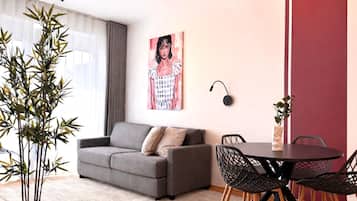 Leilighet – superior, balkong | Blendingsgardiner, lydisolert, strykejern/-brett og wi-fi (inkludert)