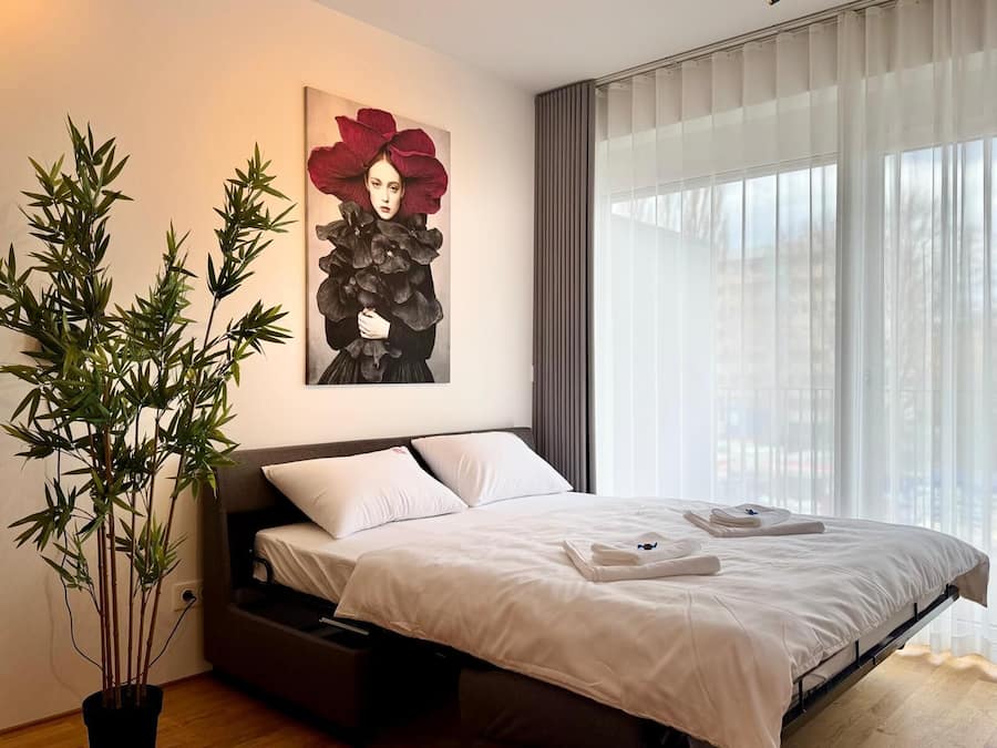 Apartemen Superior, balkon | Tirai kedap cahaya, kedap suara, setrika/meja setrika, dan Wi-Fi gratis