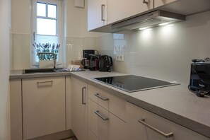 Kühlschrank, Herdplatte, Geschirrspüler