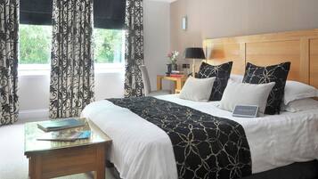 Egyptian cotton sheets, premium bedding, minibar, in-room safe