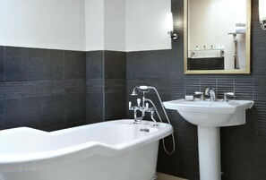 Standard Double Room | Bathroom - St Elizabeth's House (Plymouth)