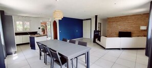 Interior - Spacious 4-Bedroom Villa Airco  Wifi Charging near the Beach in Picturesque Mèze (Mèze)