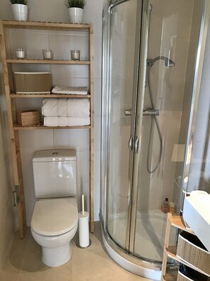 Apartment | Badezimmer | Badewanne