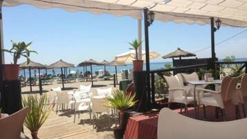Apartment | Outdoor dining