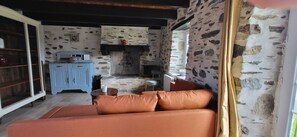 TV, books - authentic traditional Breton Penty (Tréflévénez)