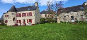 Exterior - authentic traditional Breton Penty (Tréflévénez)